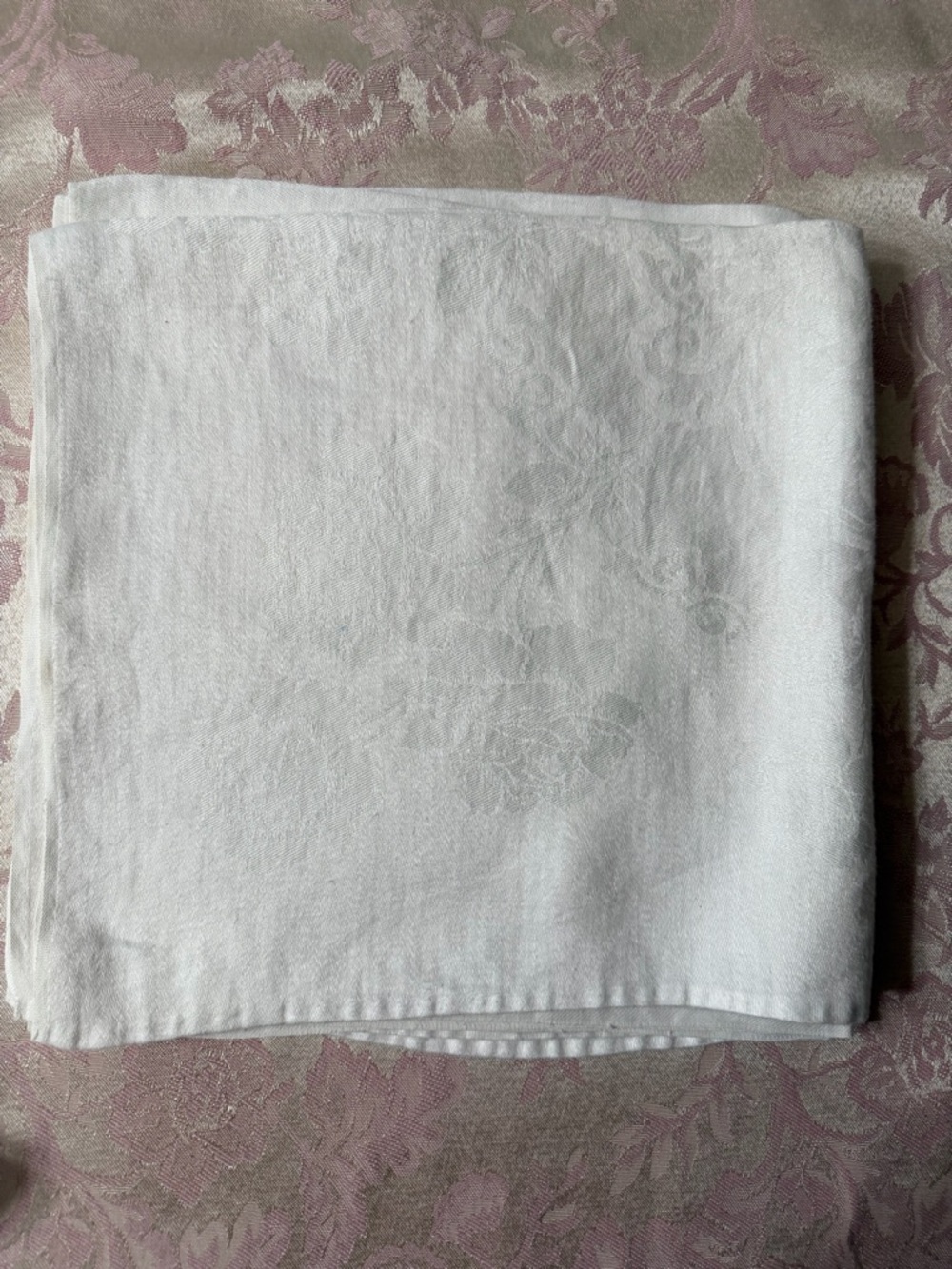 White Damask Linen Tablecloth or Napkin: 4